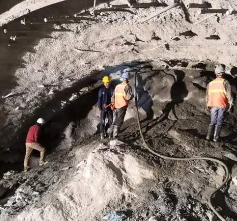营口拱顶带模注浆料的施工流程及注意事项